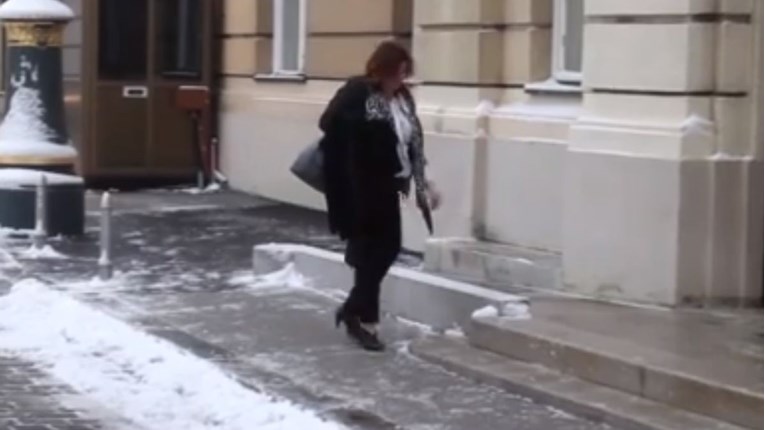 Ministrica Žalac mučila se u visokim potpeticama na snijegu, pogledajte video