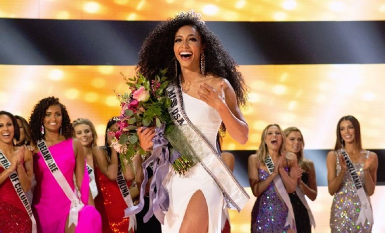 FOTO Lijepa odvjetnica nova je Miss SAD-a