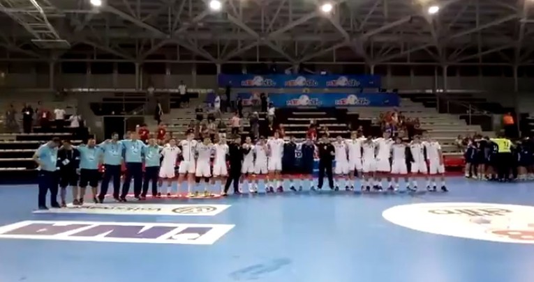 "Poljubi zemlju": Mladi rukometaši slavili uz Mišin hit
