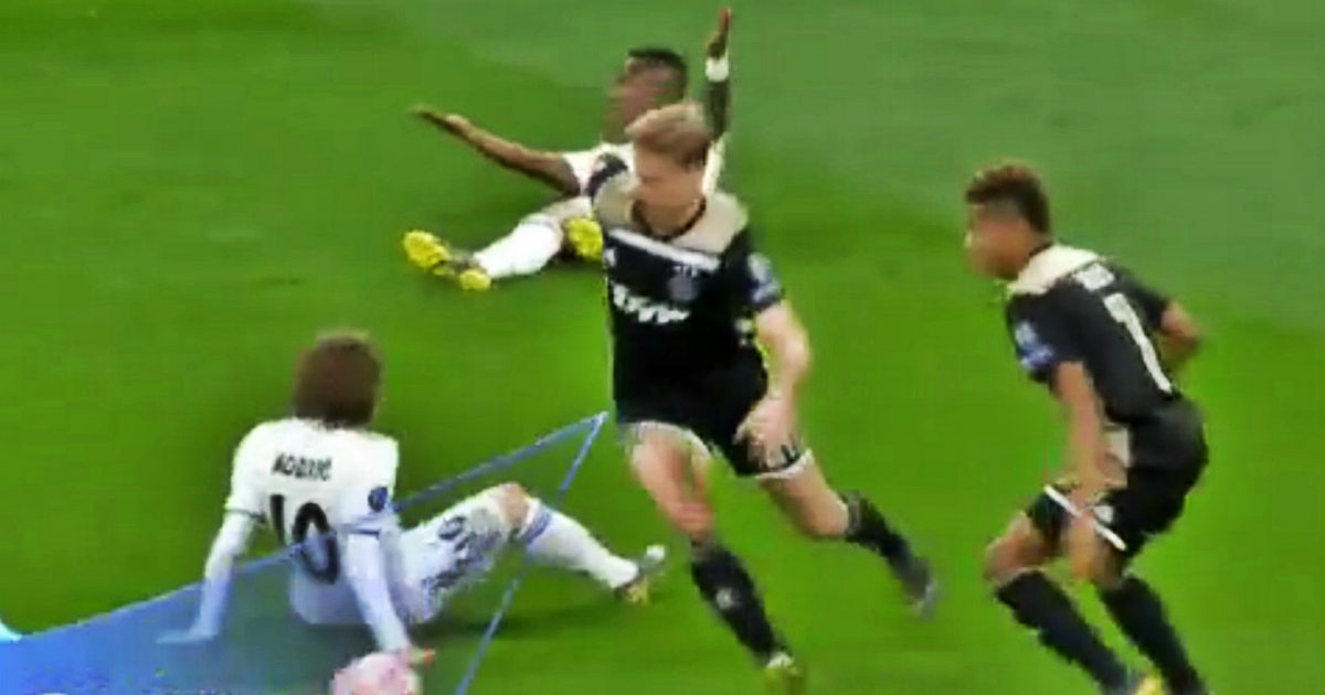 Pogledajte kako je Ajaxovo čudo od djeteta bacilo Modrića na dupe