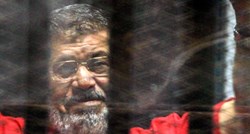 Bivši egipatski predsjednik iznenada umro u sudnici