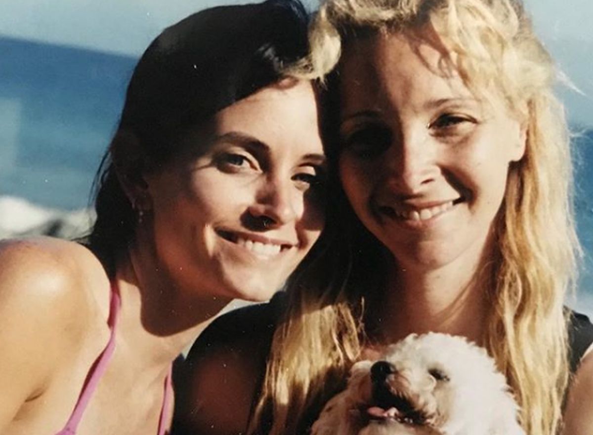 Courtney Cox objavila staru fotku s Lisom Kudrow, njen komentar sve nasmijao