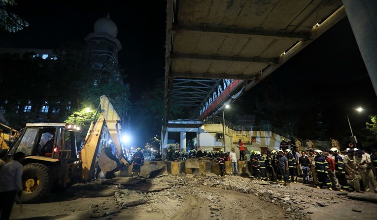 Srušio se most u Indiji, poginulo petero ljudi