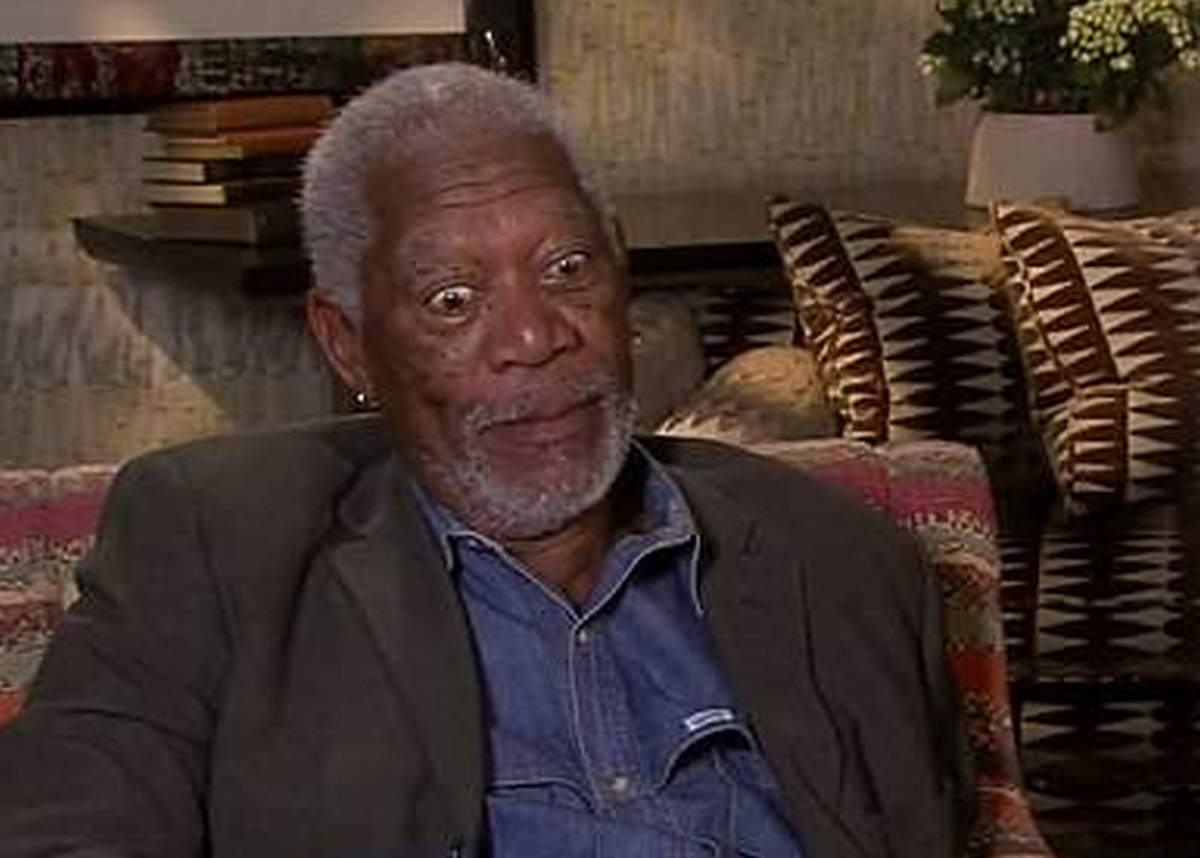 Procurile snimke na kojima se Morgan Freeman ljigavo upucava novinarki: "Voliš starije frajere?"