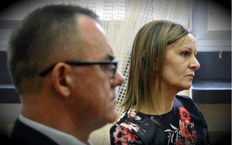 Mara Tomašević u sudnici sjedila na pola metra od nasilnog muža. Zašto?