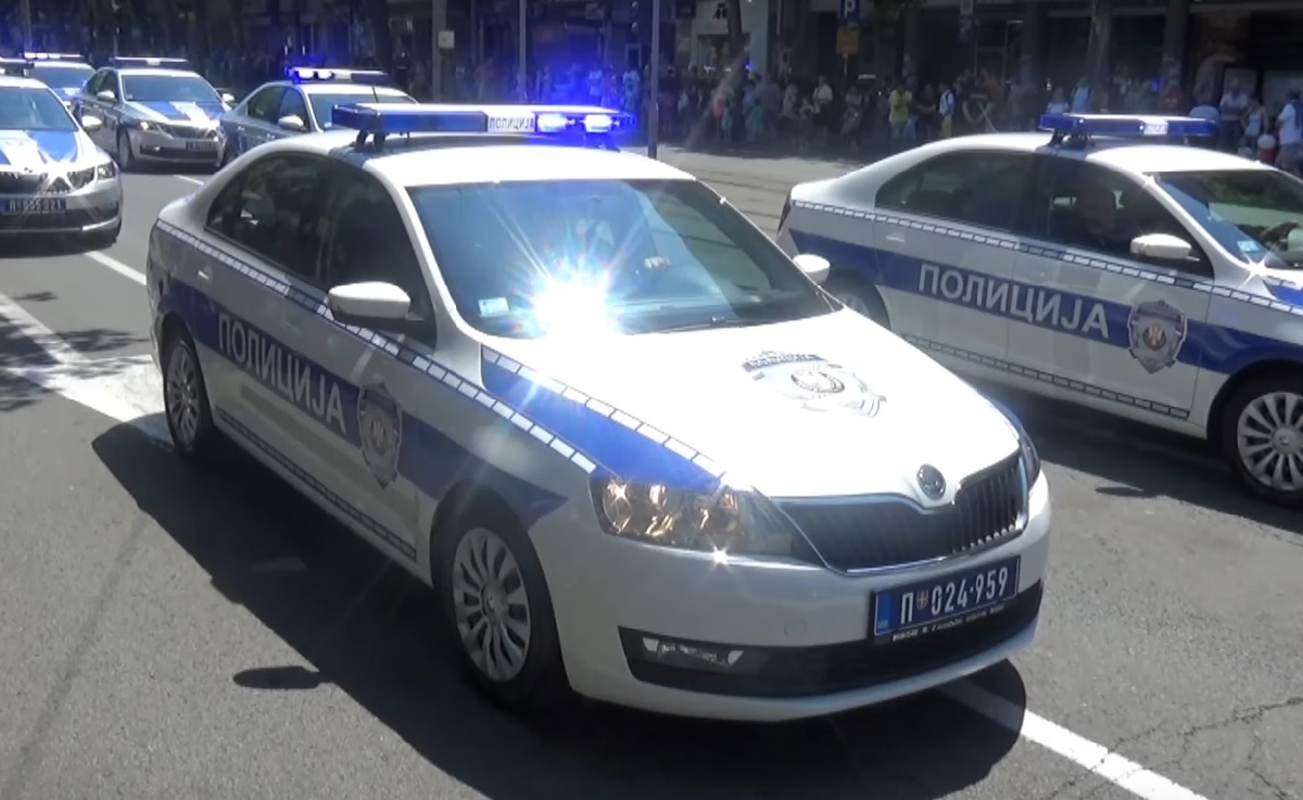 U Srbiji zaklao majku pa sebi prerezao vrat