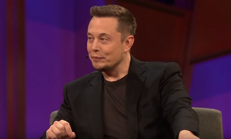 Elon Musk izbacuje piće? Stiže nam Teslaquila