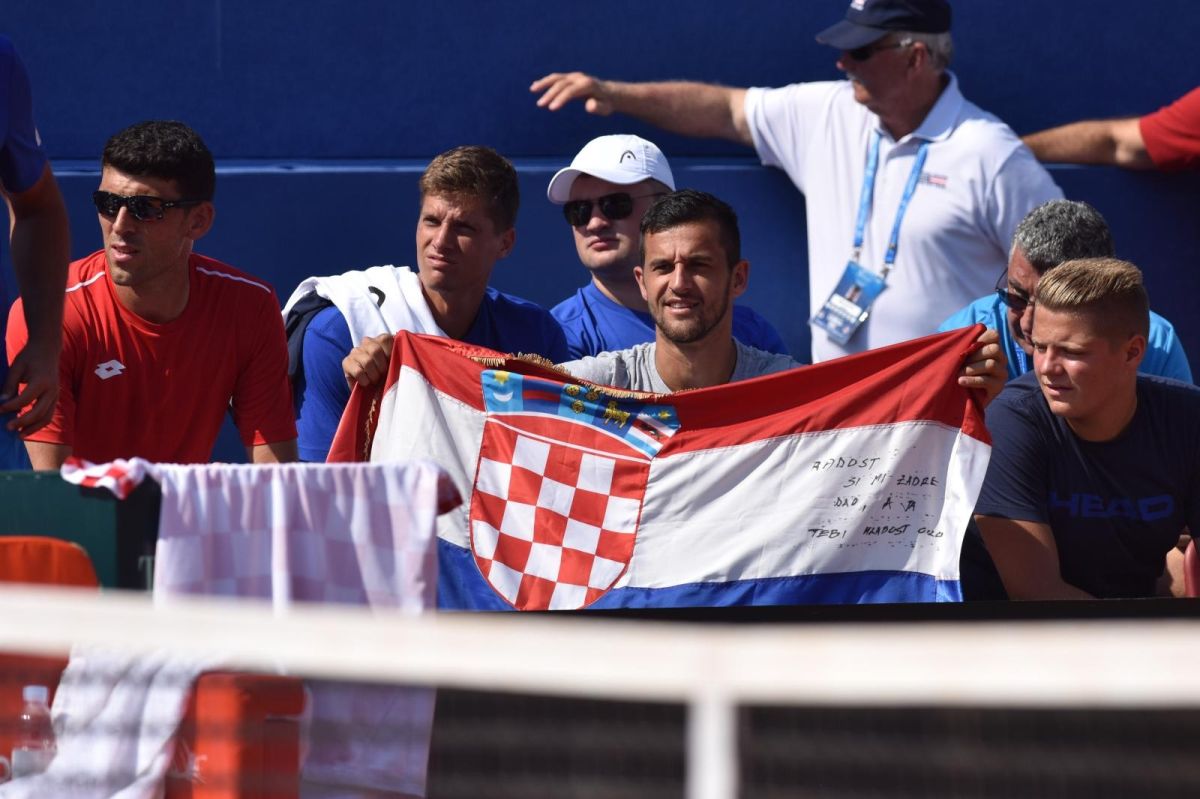 "Dalmacijooooo, moja ružo procvala": Mate Pavić vodi navijanje u Zadru
