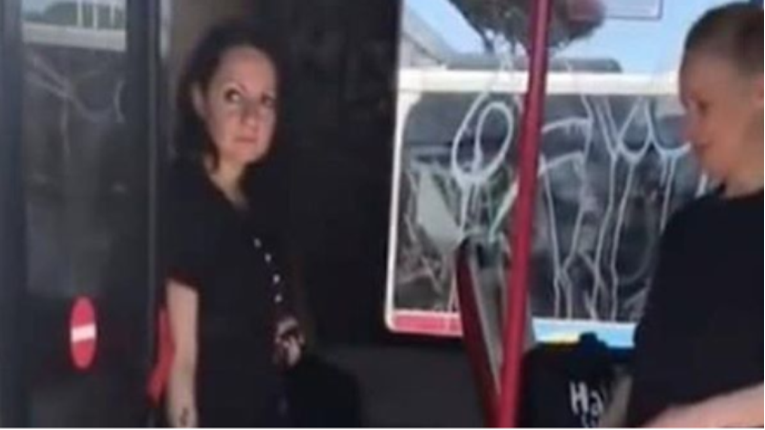 Cijeli beogradski autobus gledao je u ove dvije žene, jasno je i zašto