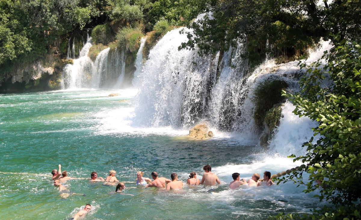 Dvije žene pljačkale turiste u Nacionalnom parku Krka, ukrale oko 10.000 eura