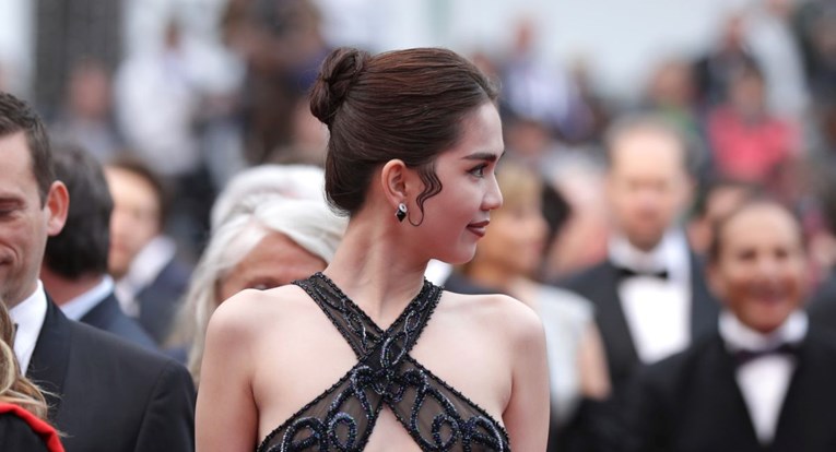 Manekenka došla u Cannes u jako oskudnoj haljini pa izazvala bijes sunarodnjaka