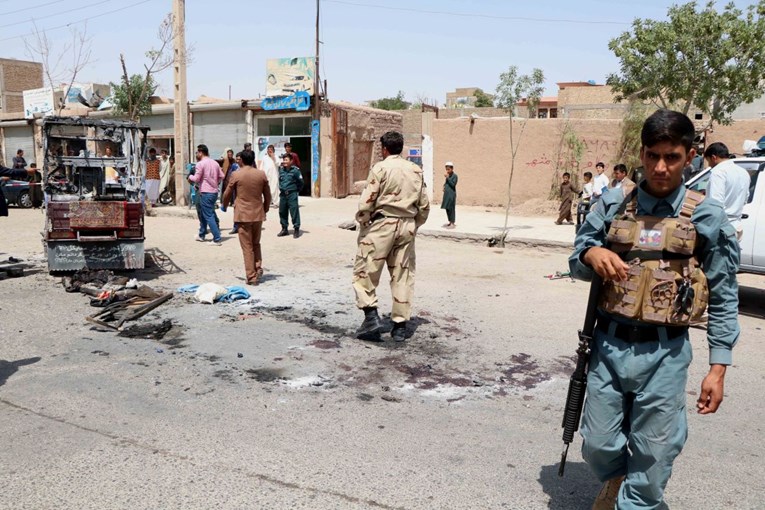 U talibanskom napadu u Afganistanu poginulo 17 vojnika