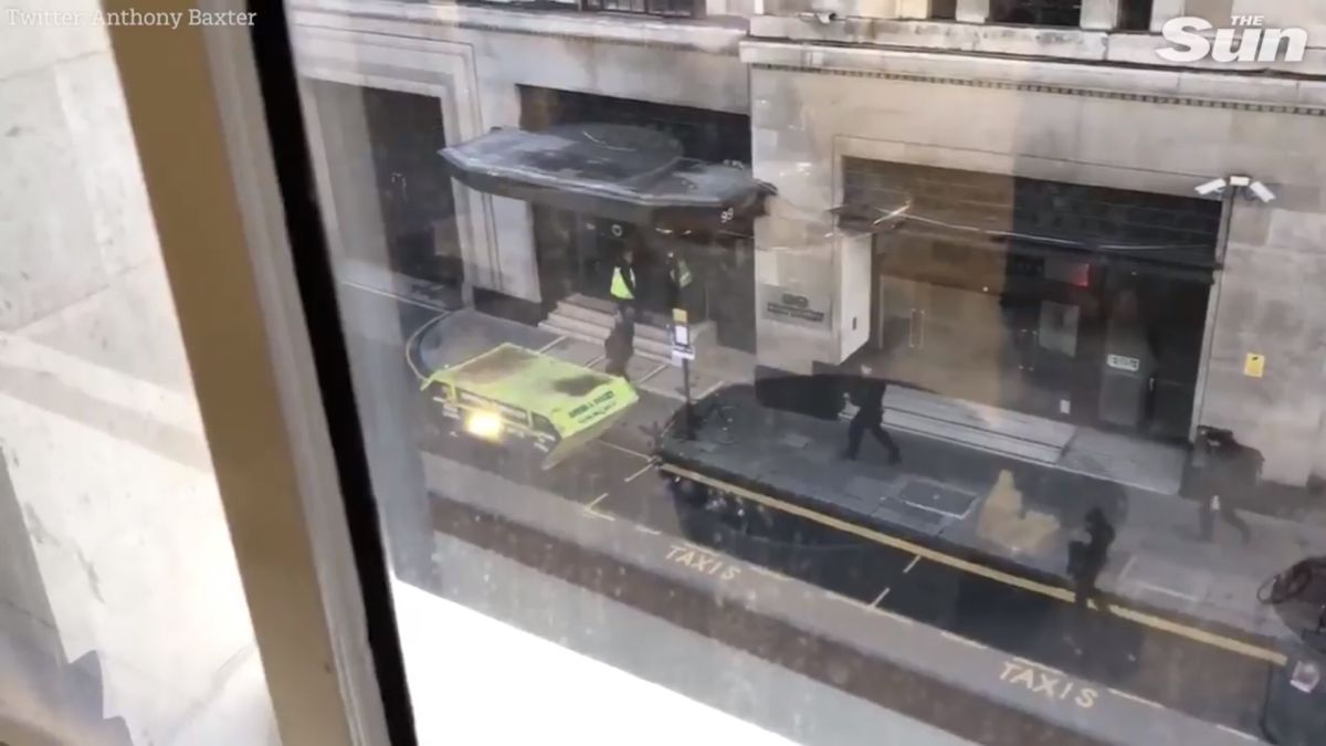 Radnik u kantini Sonyja u Londonu napao kolegu nožem pa i sam nastradao