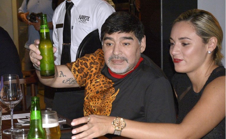 Maradona priznao očinstvo troje djece na Kubi - s tri različite žene