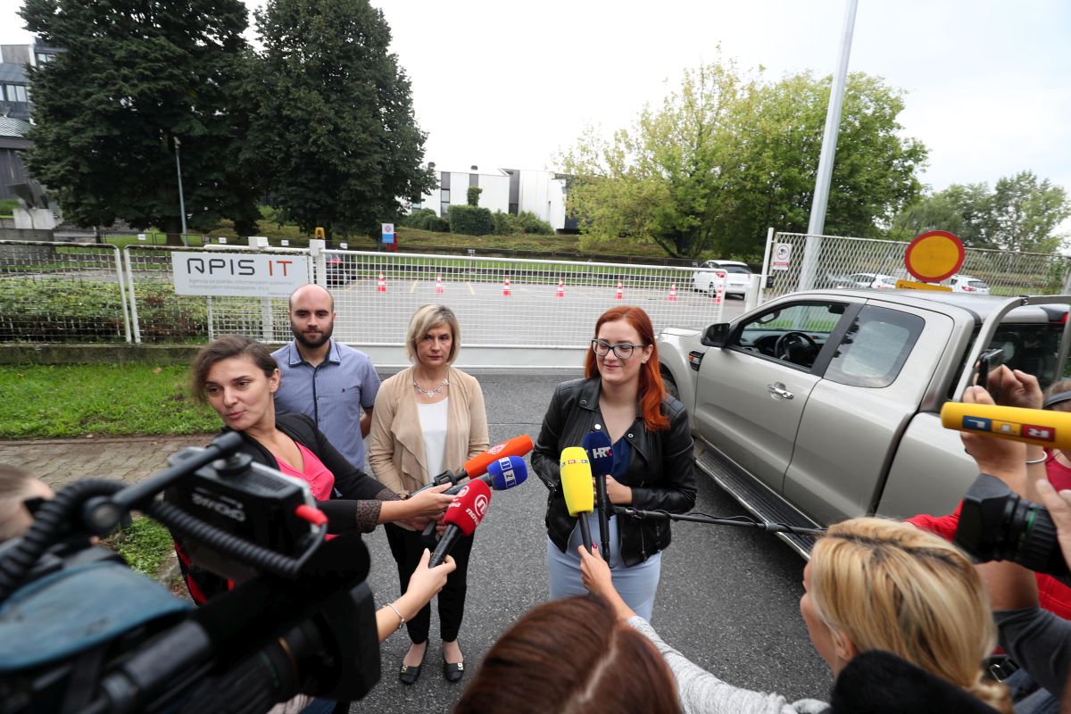 Inicijativa Narod odlučuje i dalje traži promatrače na brojanju potpisa