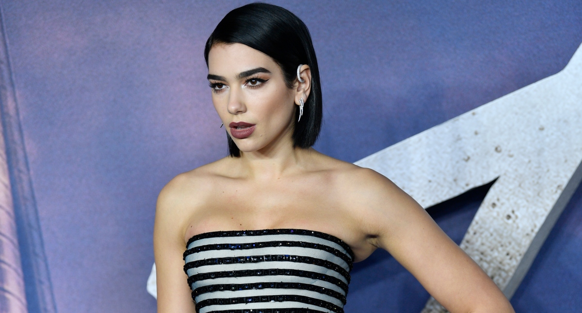 Seksi i nesvakidašnje: Dua Lipa sjajno nosi kavez-haljinu