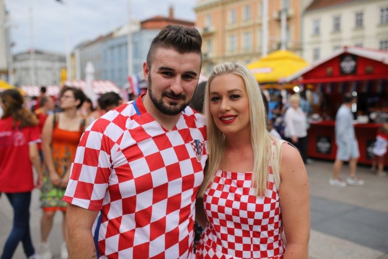 Hrvatske navijacice gole