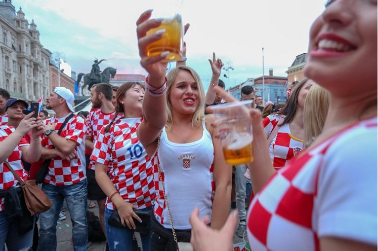 Ovako je Hrvatska navijala protiv Nigerije: Jelačić plac u bakljama, splitski Đardin u euforiji