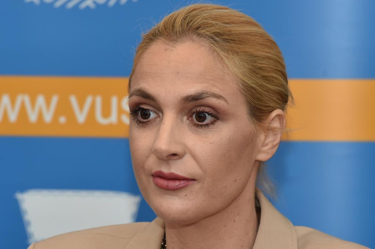 Bila istovremeno u HDZ-u i HNS-u pa dobila unosan posao. Ministar je brani