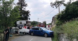 Nesreća kod Omiša: Jedan auto završio na krovu, drugi se zabio u suhozid