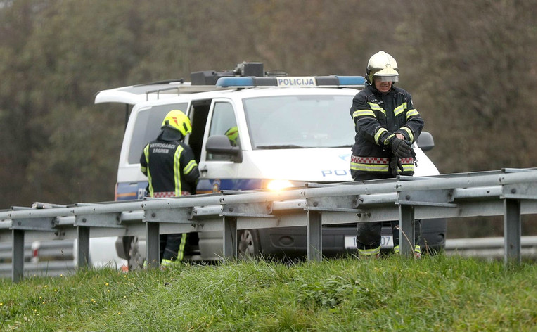 Na autocesti A4 kombi naletio na teretnjak