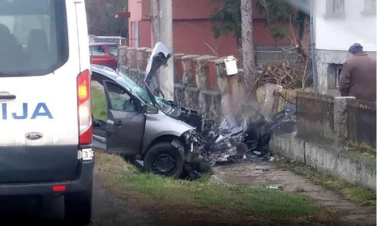Troje mladih sletjelo s ceste u Bjelovaru. Vozač poginuo, suputnici kritično