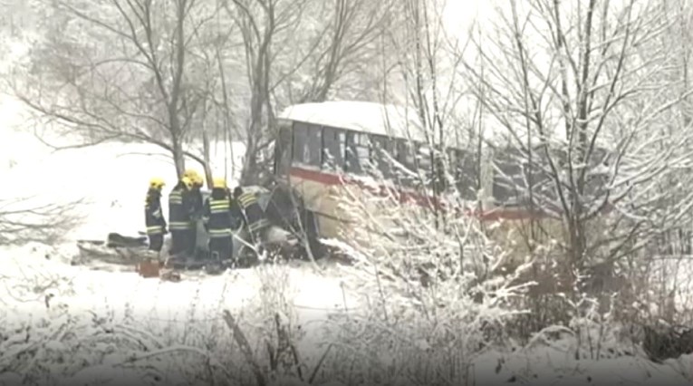 U Srbiji se sudarili bus i auto, poginula jedna osoba