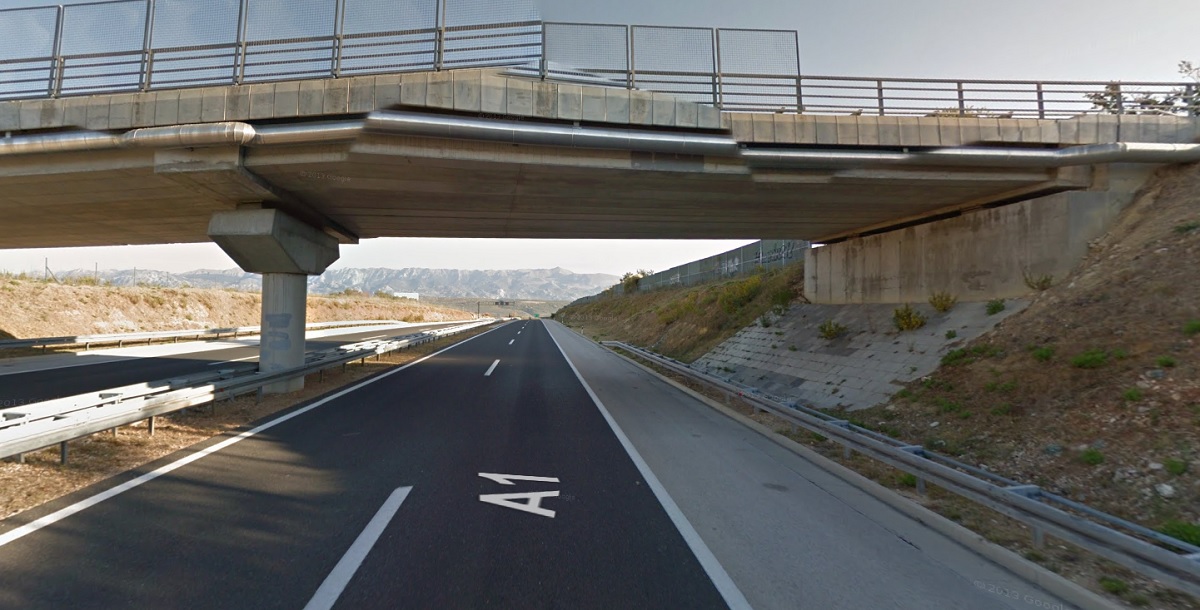 Teška nesreća na autocesti, vozač kamiona zbog umora udario u betonski stup