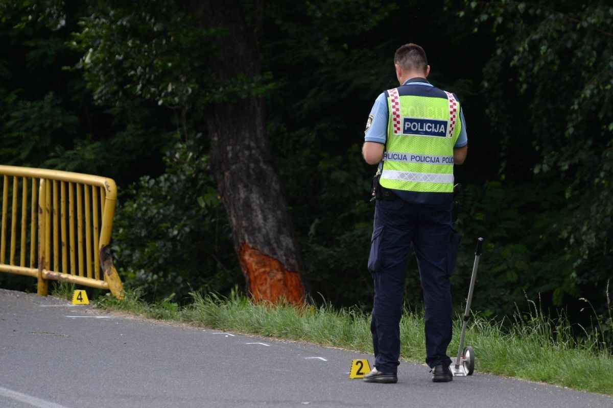 Auto motoru u Tisnom oduzeo prednost, mladi motociklist umro u bolnici