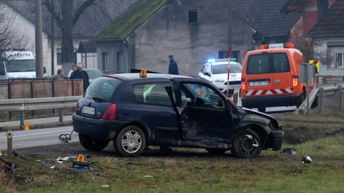 Teška nesreća u Sisku: Sudarila se dva auta, poginuo muškarac