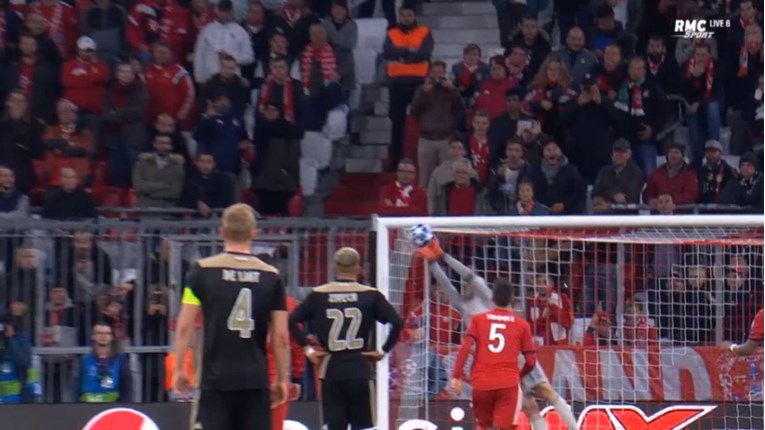 VIDEO Čudesna obrana Neuera u 92. minuti spasila Kovača i Bayern protiv Ajaxa