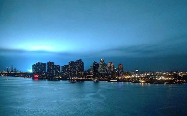 Eksplozija u New Yorku obojila nebo u plavo