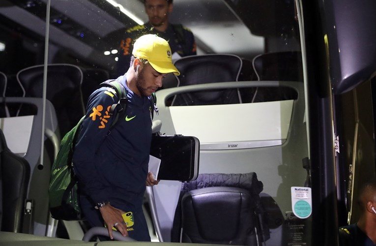 EUFORIJA NA OTOKU Brazil stigao u Liverpool, Neymar popularniji od princa Harryja