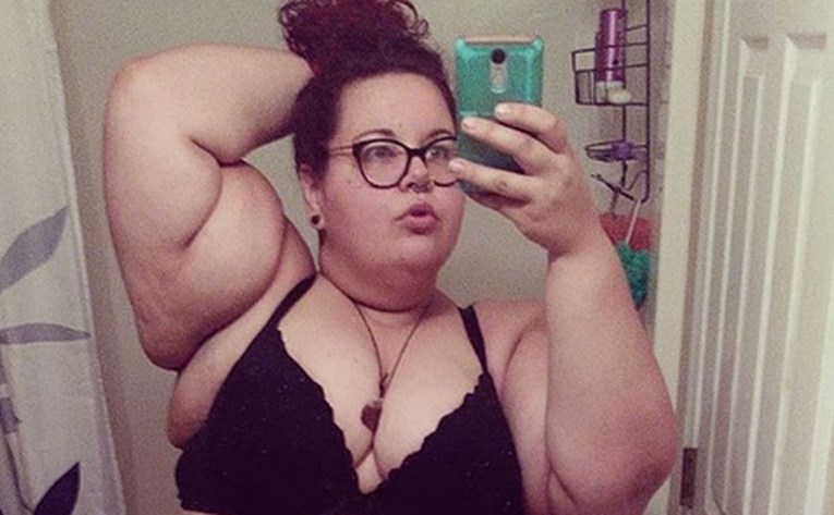 Sa 190 kila želi samo mršave frajere, njen dečko kaže da je seks "eksplozivan"