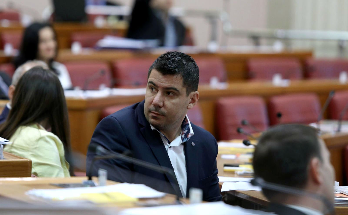 VIDEO Njonjo izbacio Grmoju iz sabora: "Ne glumatam kao vi"
