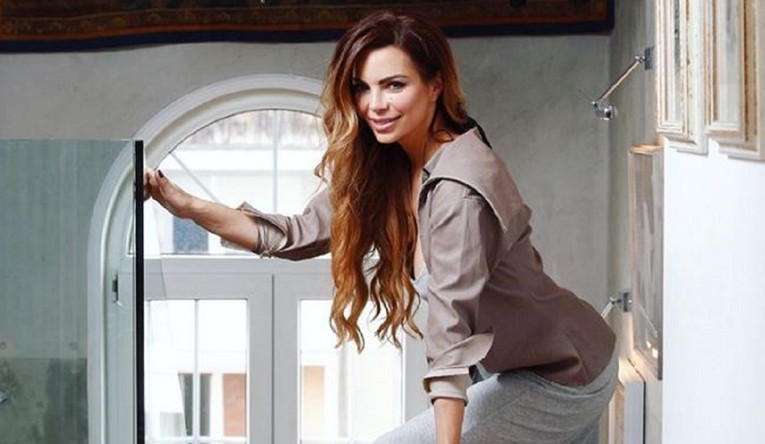 Nikolina Pišek u seksi pozi: "Barem netko iz obitelji ima poznatu Kardashian guzu"