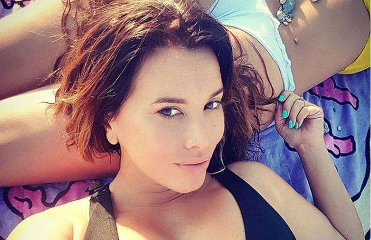 Nives Celzijus pokazala poprsje na plaži: "Nije za one slabog srca"