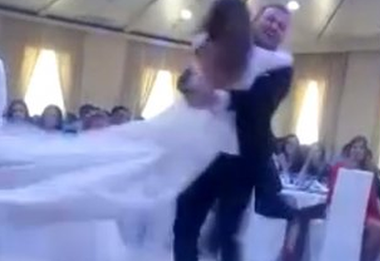 VIDEO Bosanski mladoženja se zanio plesom pa slučajno nokautirao djevojčicu