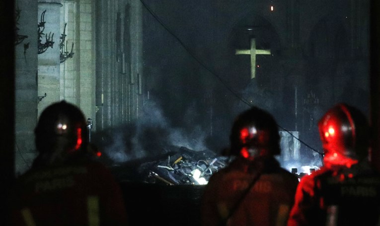 Macron ne popušta: Obnovit ćemo Notre-Dame za pet godina