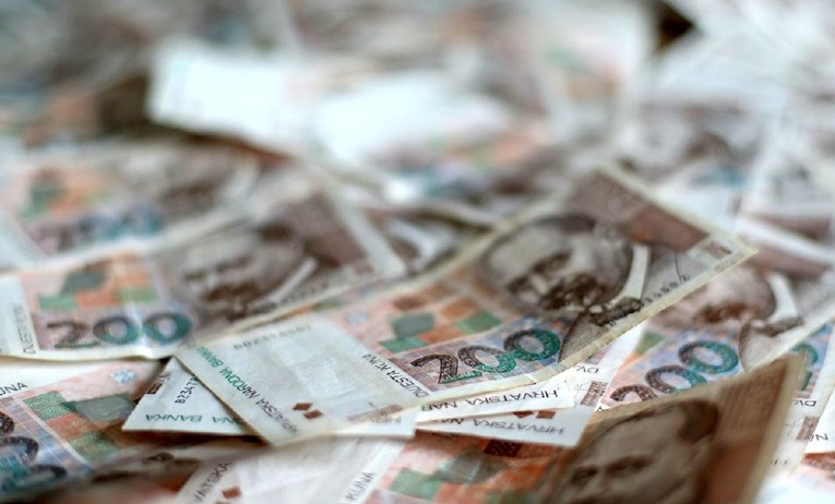 Prosječna neto plaća za prosinac prošle godine iznosila je 6262 kune