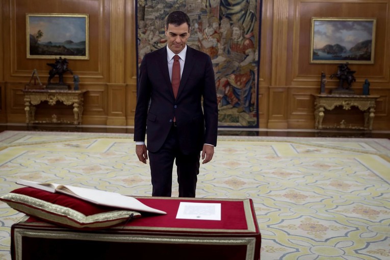 Novi socijalistički španjolski premijer prisegnuo pred kraljem