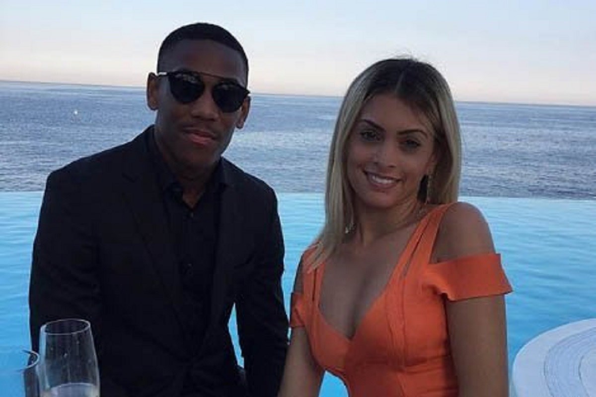 Dok je cura zvijezde Manchestera čekala bebu, on je manekenki nudio seks u troje