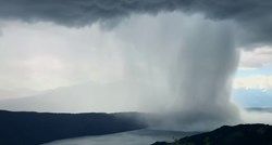 "Tsunami iz raja": Timelapse moćne vremenske pojave iznad alpskog jezera ostavlja bez daha