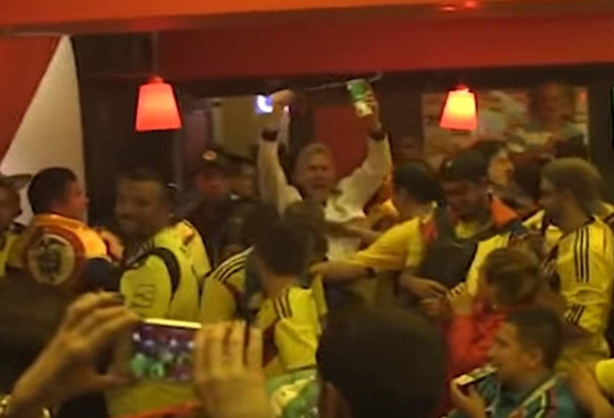 Englez sam proslavio pobjedu svoje reprezentacije u baru punom Kolumbijaca