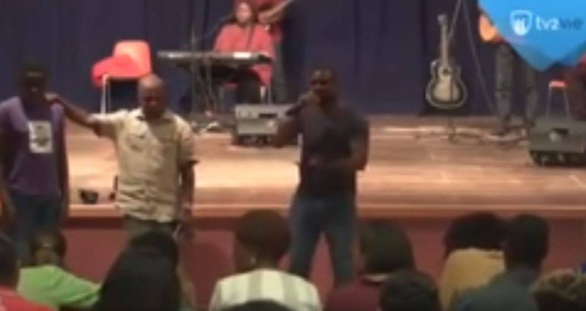 Afrička zvijezda priznala u crkvi: Seksao sam se sa sestrom i lagao o godinama