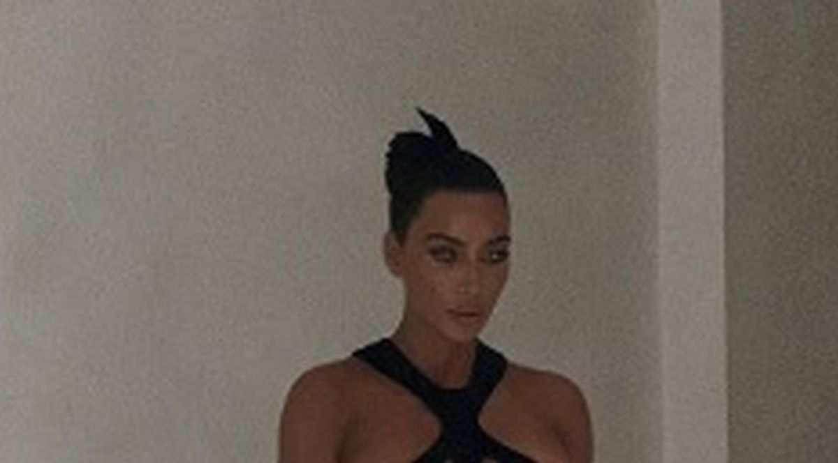Kim Kardashian u haljini koja otkriva grudi, bradavice prekrivale samo trake