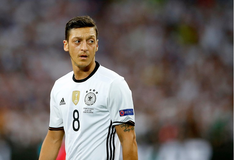 Njemački nogometni savez odbacio Özilove optužbe za rasizam