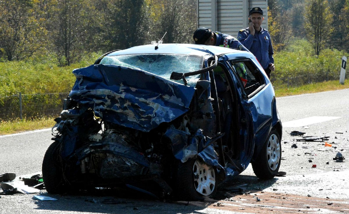Teška prometna nesreća na autocesti kod Okučana, dvoje mrtvih