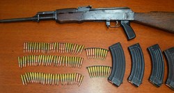 Policija kod Zadranina pronašla puškomitraljez i metke