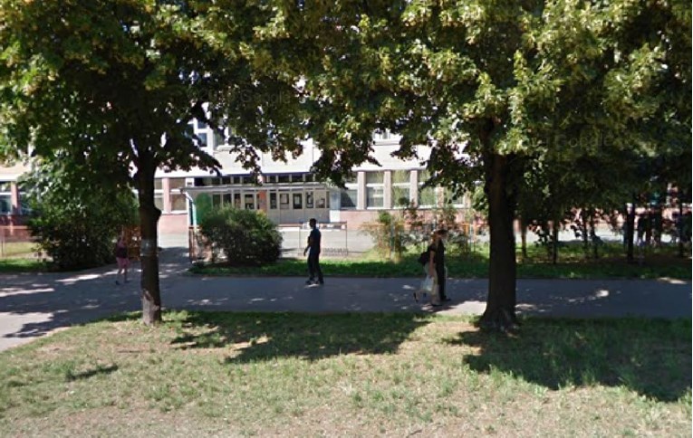 Prvašica u Beogradu se ubola na krvavu iglu u dvorištu škole